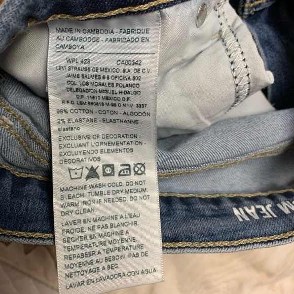 Levi’s Mom Jeans - Picture 8 of 10